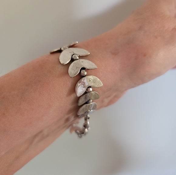 LUCKY BRAND Silver Wings Bracelet - Picture 4 of 11